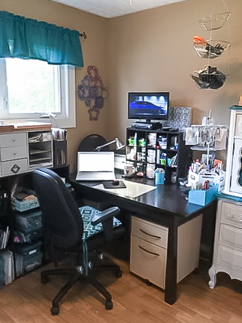 Creative Space / Desk and storage / Black, white and teal colour scheme